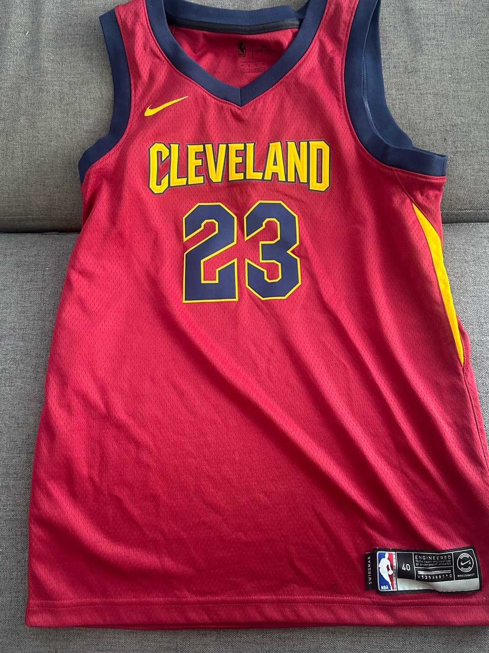🏀 Nike NBA LeBron James #23 Cleveland Cavaliers Swingman Jersey